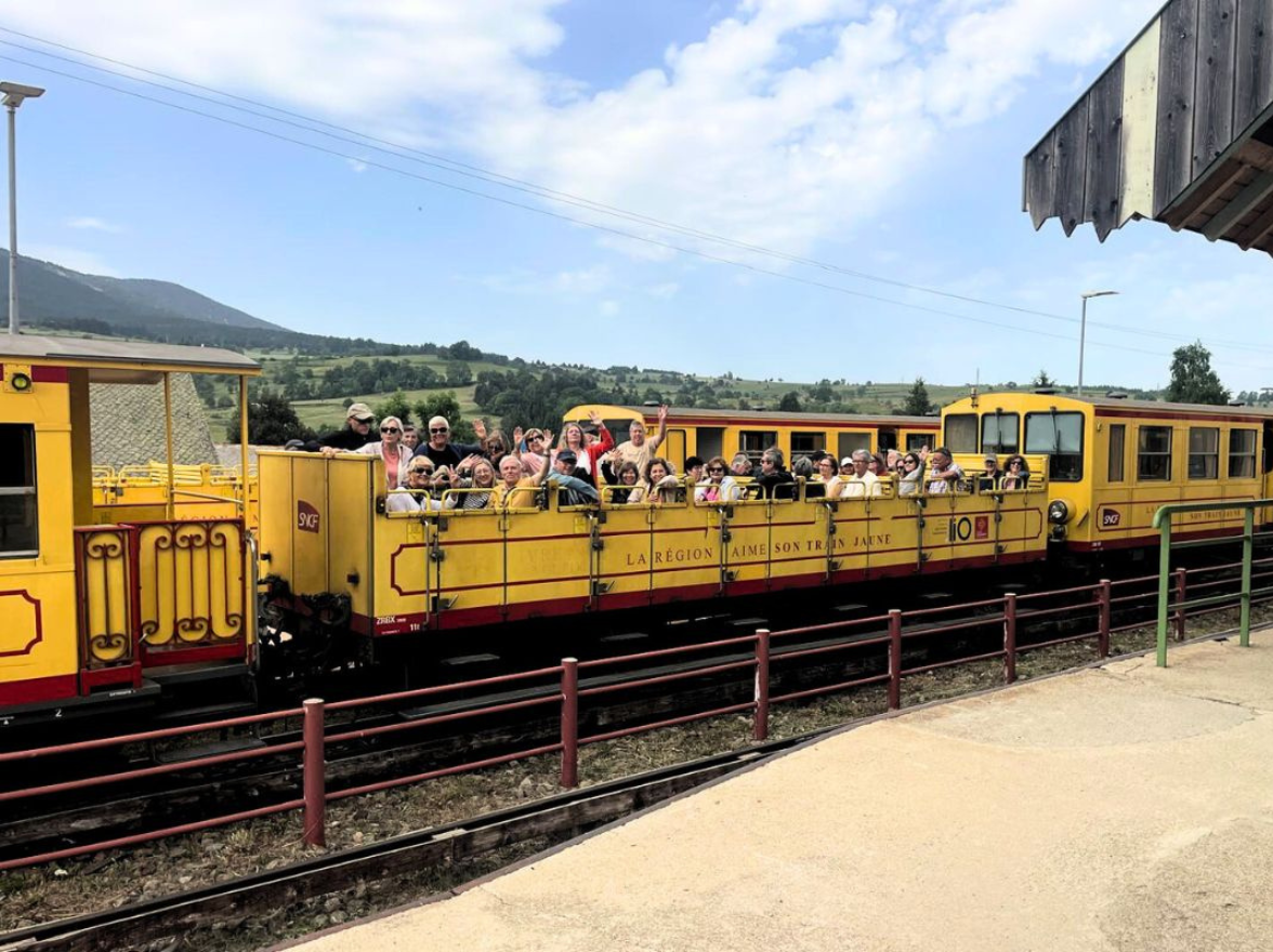Escapada al Tren Amarillo del Pirineo desde Barcelona en grupo reducido